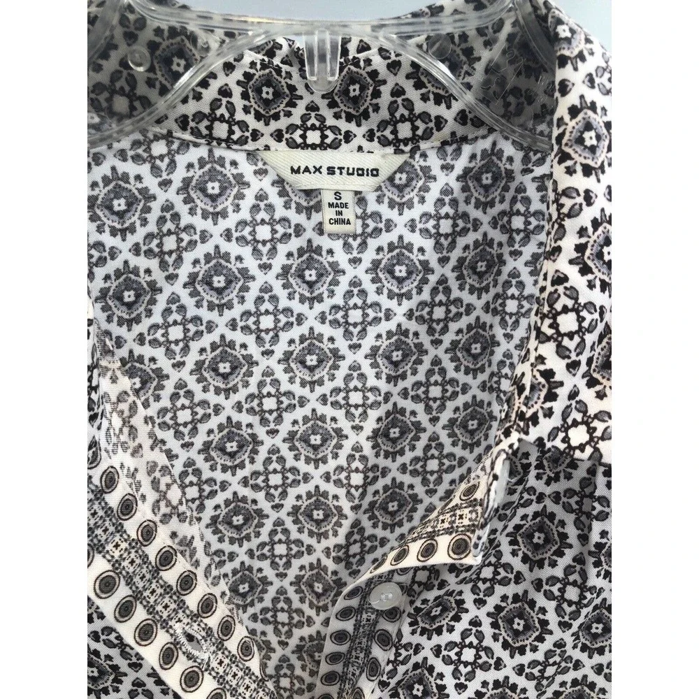 Max Studio Sleeveless Button Up Top White‎ Black Gray Small Print